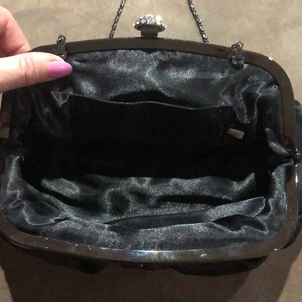 Clutch purse black with beautiful rhinestone hardware closure w chain strap - Picture 4 of 7